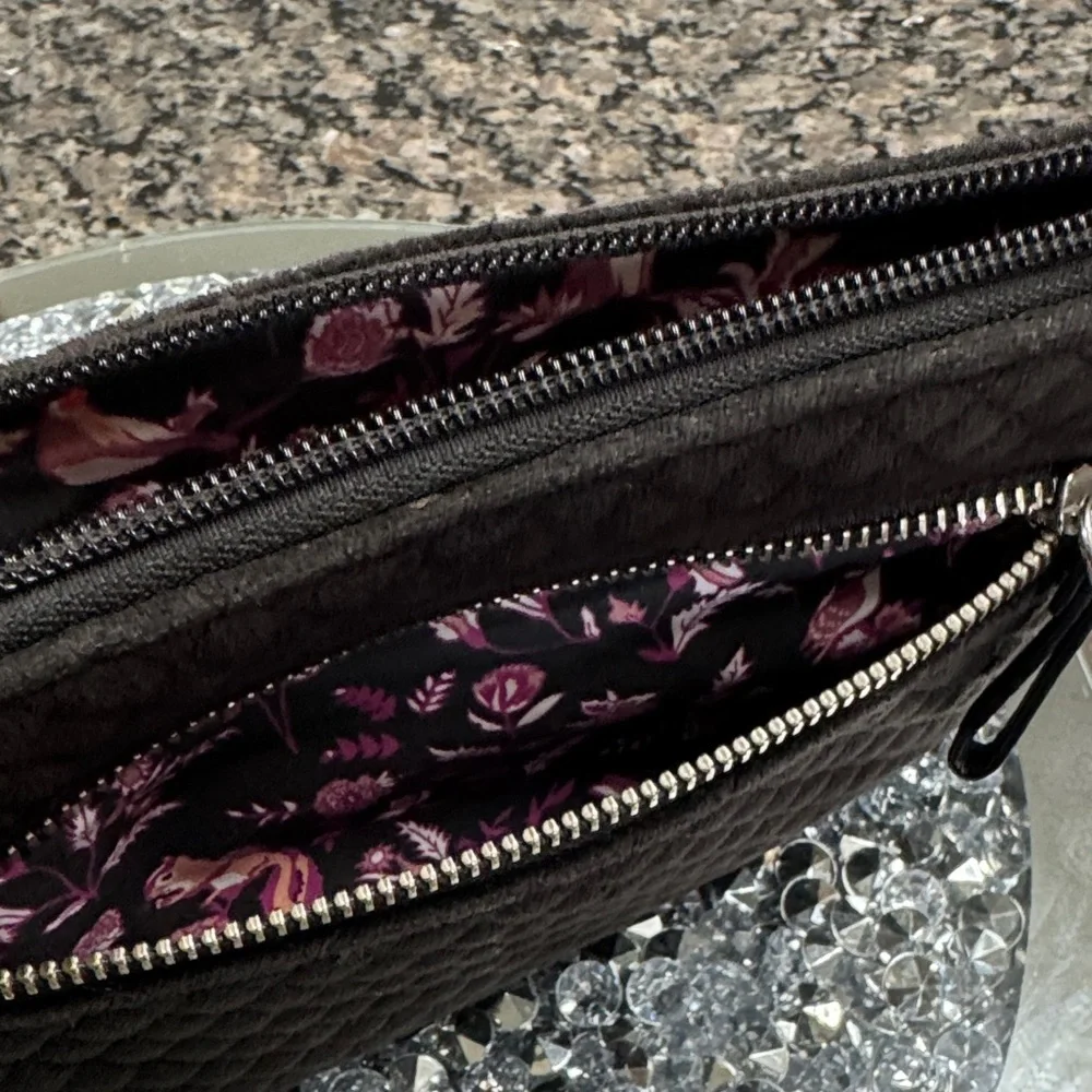 Vera Bradley Black Quilted Wristlet EUc